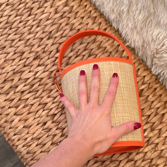 Woven orange bucket bag - Picture 2 of 3